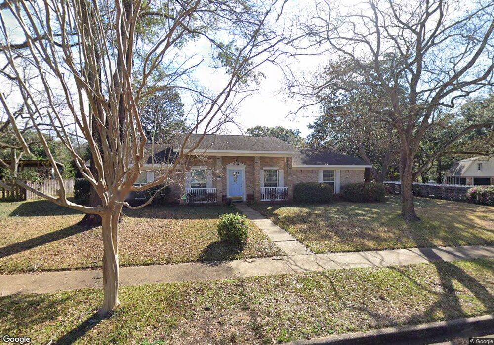 825 Highpoint Cir, Mobile, AL 36693 - photo 1