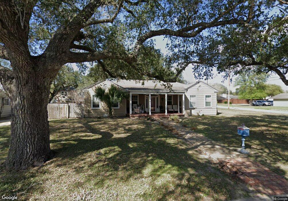 409 E Jones St, Beeville, TX 78102 - photo 1
