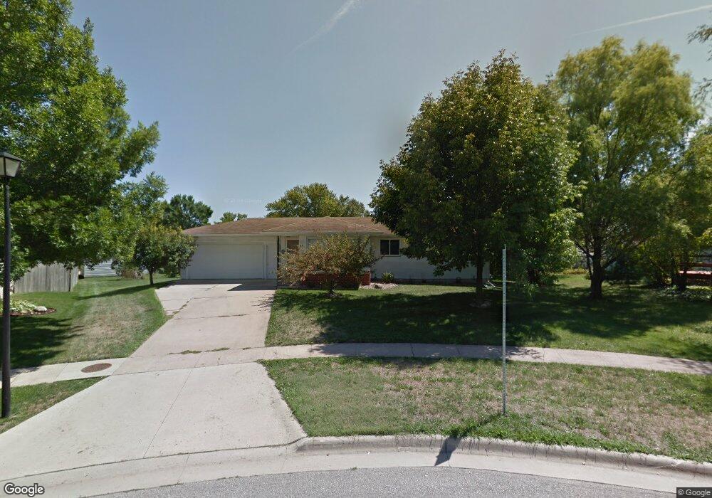 1125 Heartland Hills Dr, Waterloo, IA 50701 - photo 1