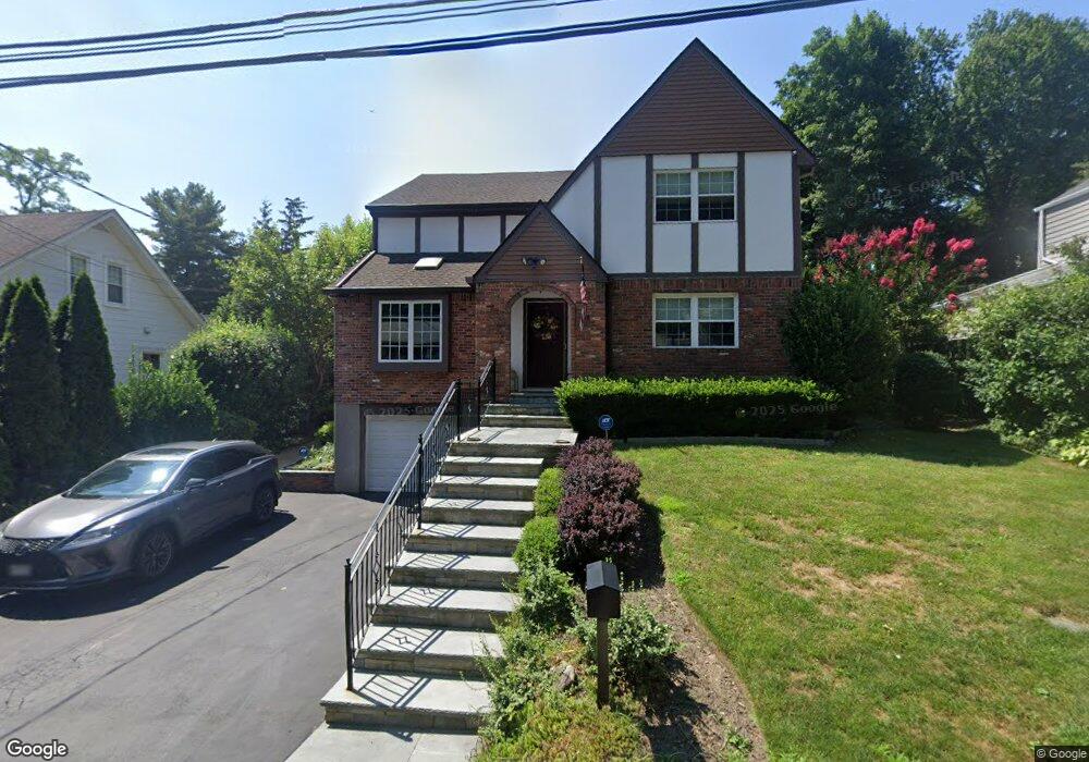 13 Cedar Ln N, Glen Head, NY 11545 - photo 1