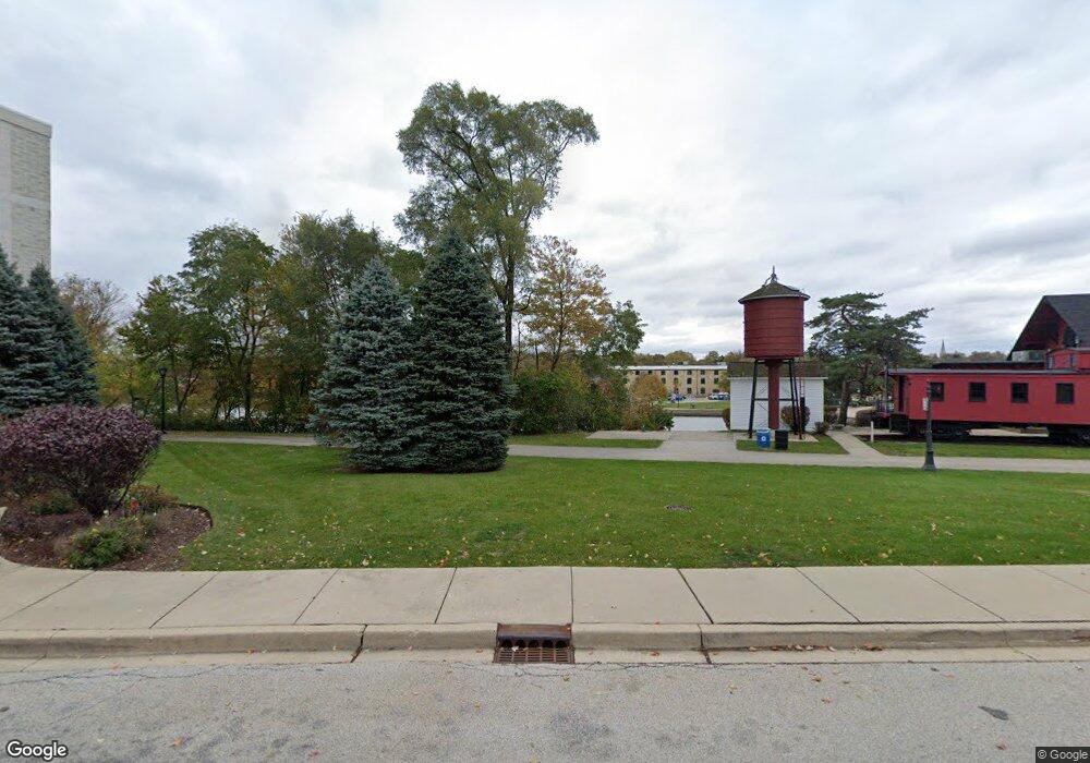 132 N Water St unit 301, Batavia, IL 60510 - photo 1