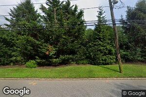 85 Kings Point Rd, Great Neck, NY 11024