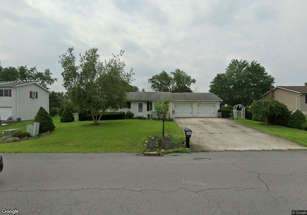 215 Lamplight Ln, Lewisburg, PA 17837 - photo 1