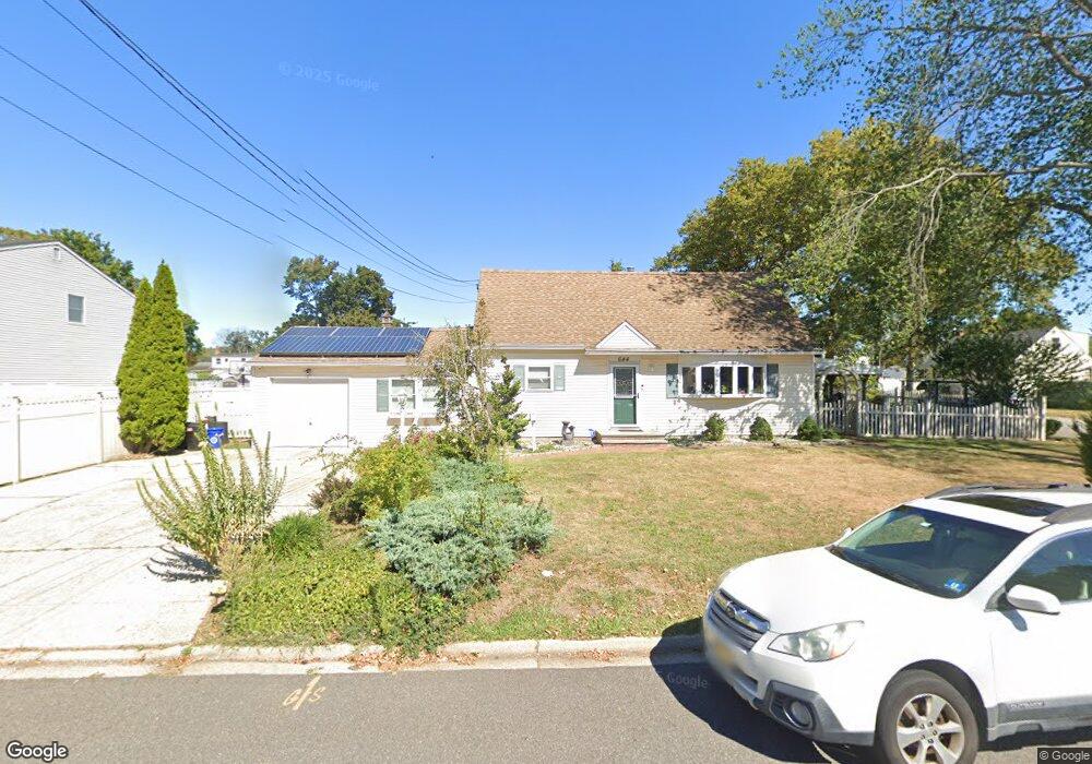 644 10th St, West Babylon, NY 11704 - photo 1