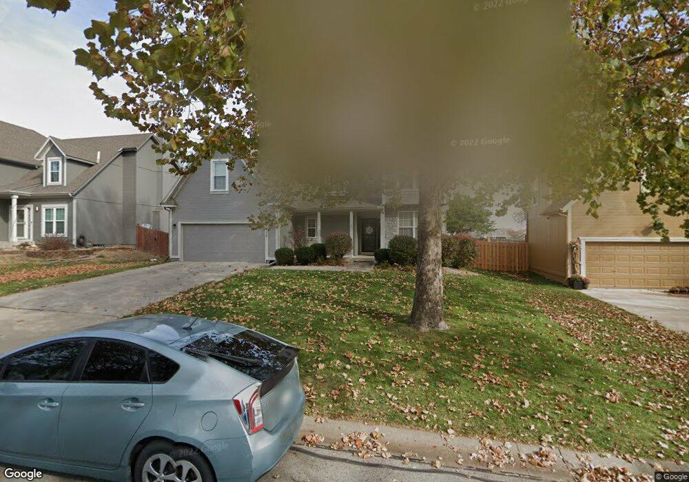 4917 Lakecrest Dr, Shawnee, KS 66218 - photo 1