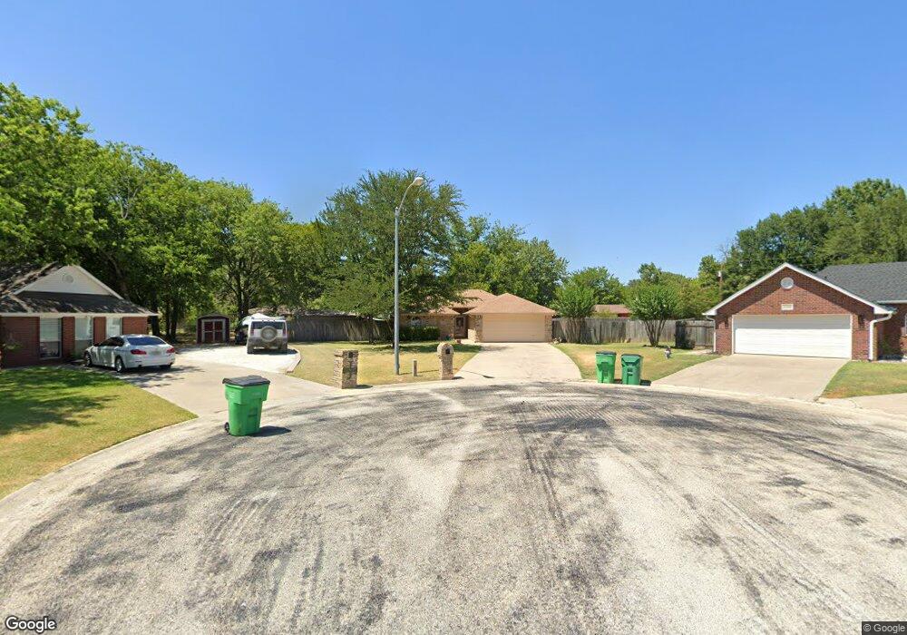 1006 Oxford Dr, Gainesville, TX 76240 - photo 1