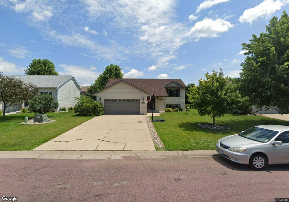 141 Quinion Dr, Mankato, MN 56001 - photo 1