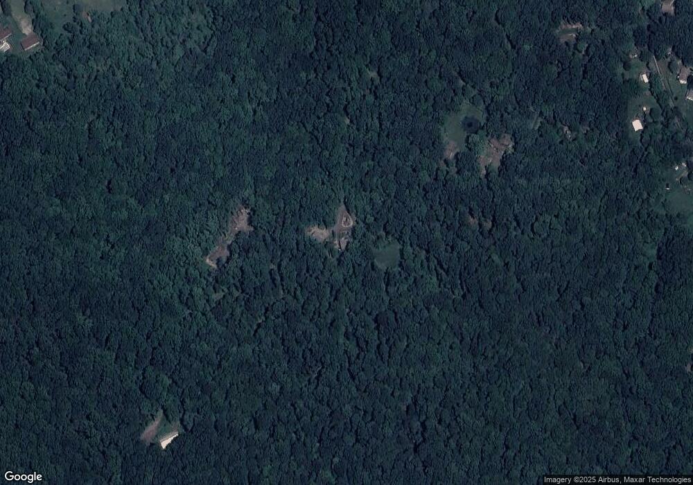 6181 Sweetwood Dr, MacUngie, PA 18062 - photo 1