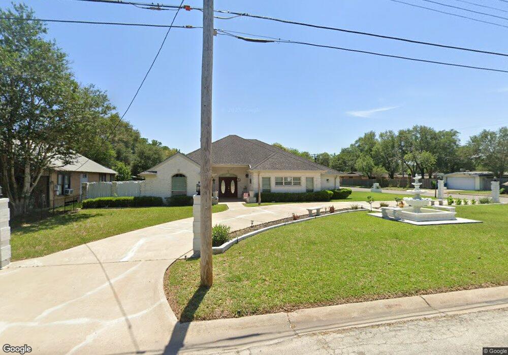 800 E Huntington St, Beeville, TX 78102 - photo 1