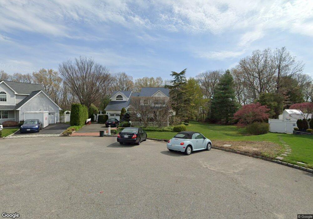 5 Munsee Way, ComMacK, NY 11725 - photo 1