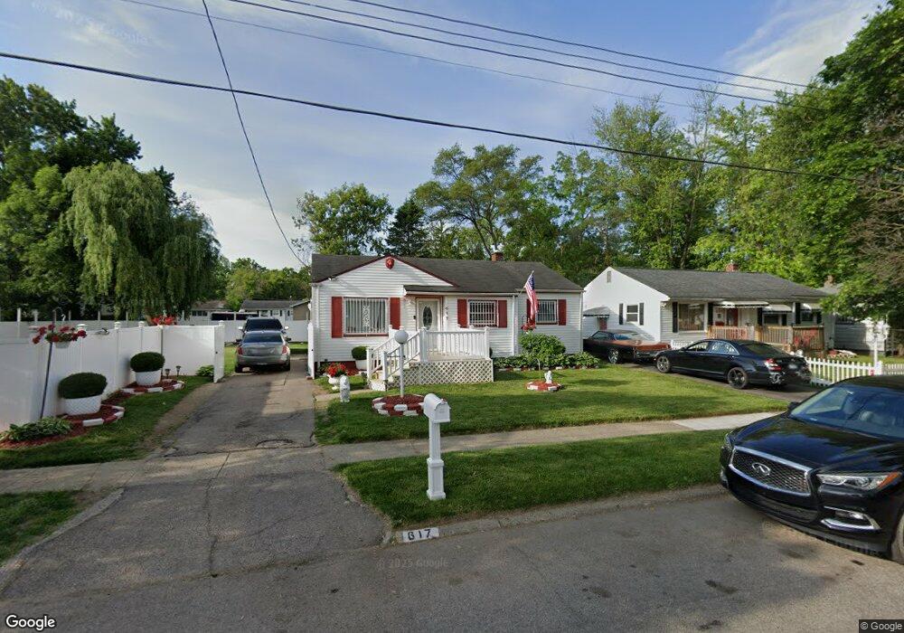 617 W Lorado Ave, Flint, MI 48505 - photo 1
