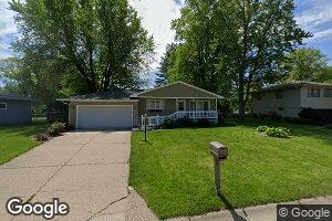 11 Park Ave, Eldridge, IA 52748