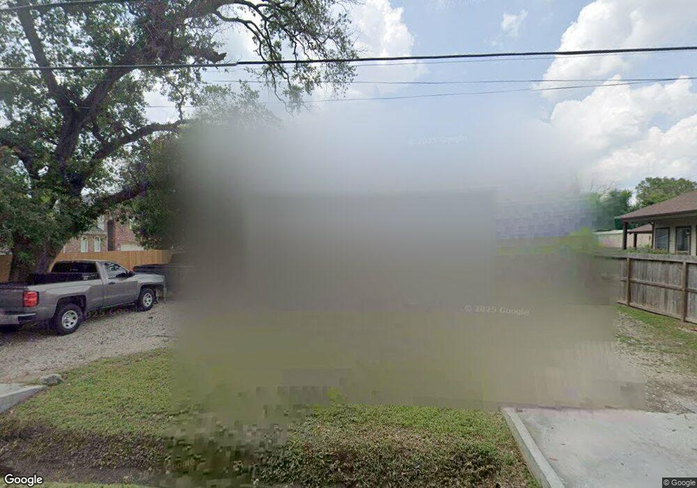 1604 W 34th 1/2 St, Houston, TX 77018 - photo 1