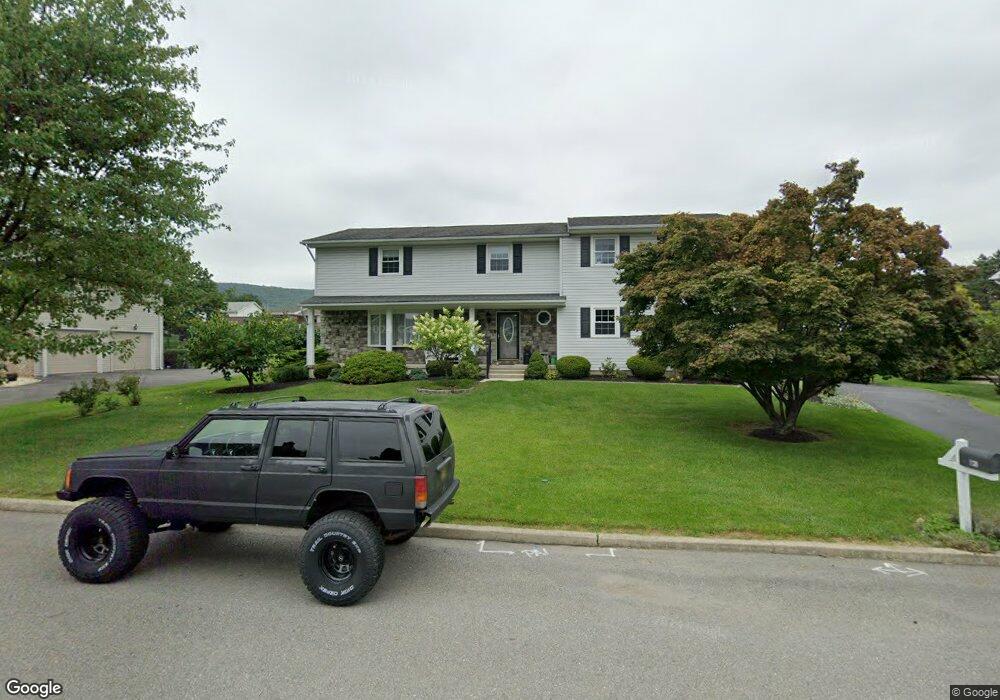 1139 Horizon Dr, Pen Argyl, PA 18072 - photo 1