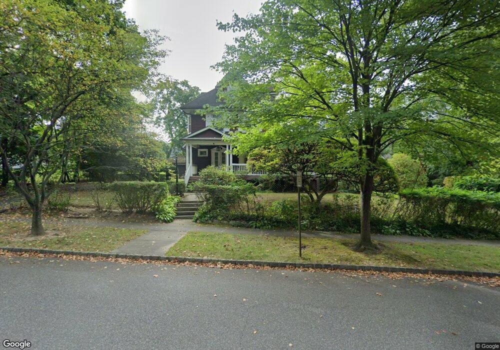 130 Hill Park Ave, Great Neck, NY 11021 - photo 1