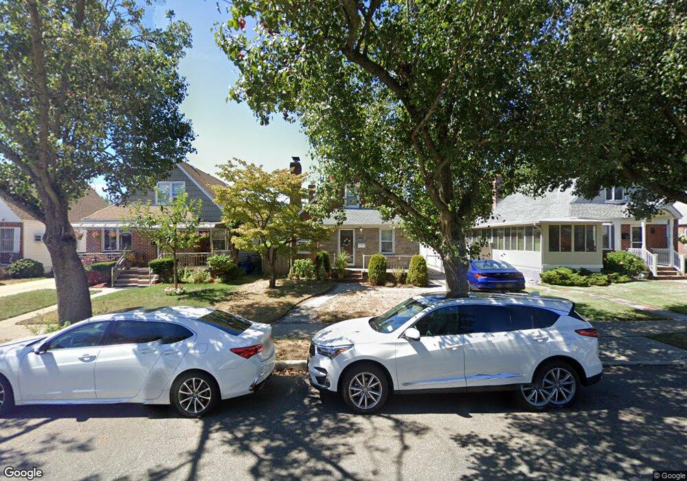 8238 267th St, Glen Oaks, NY 11004 - photo 1