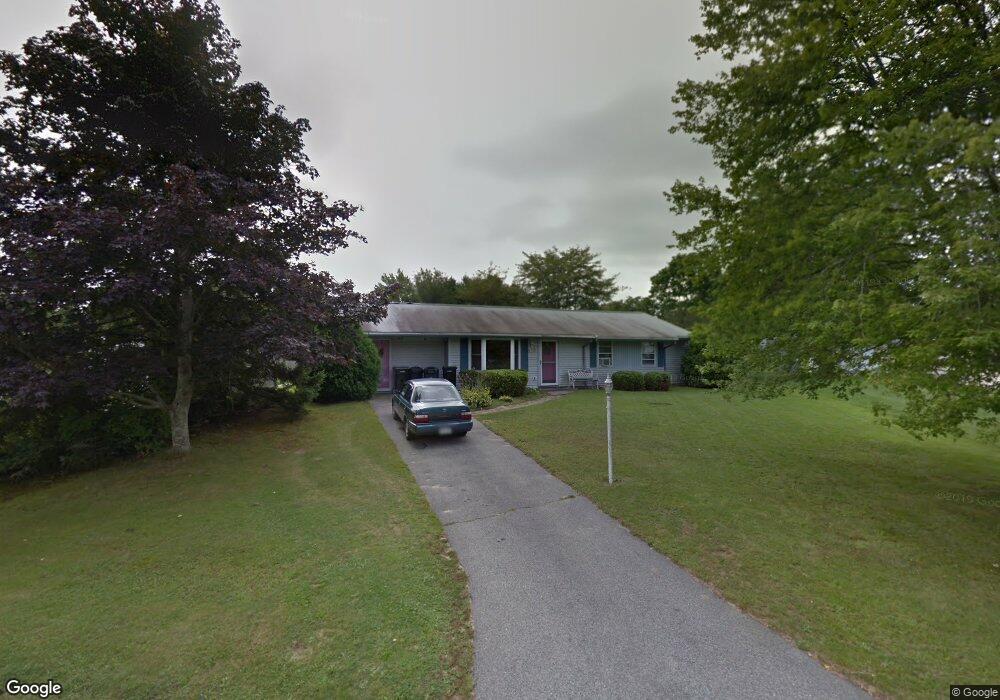 8 Seminole Rd, South Dartmouth, MA 02748 - photo 1