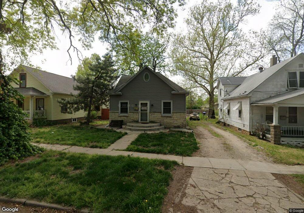 307 SW Orchard St, Topeka, KS 66606 - photo 1