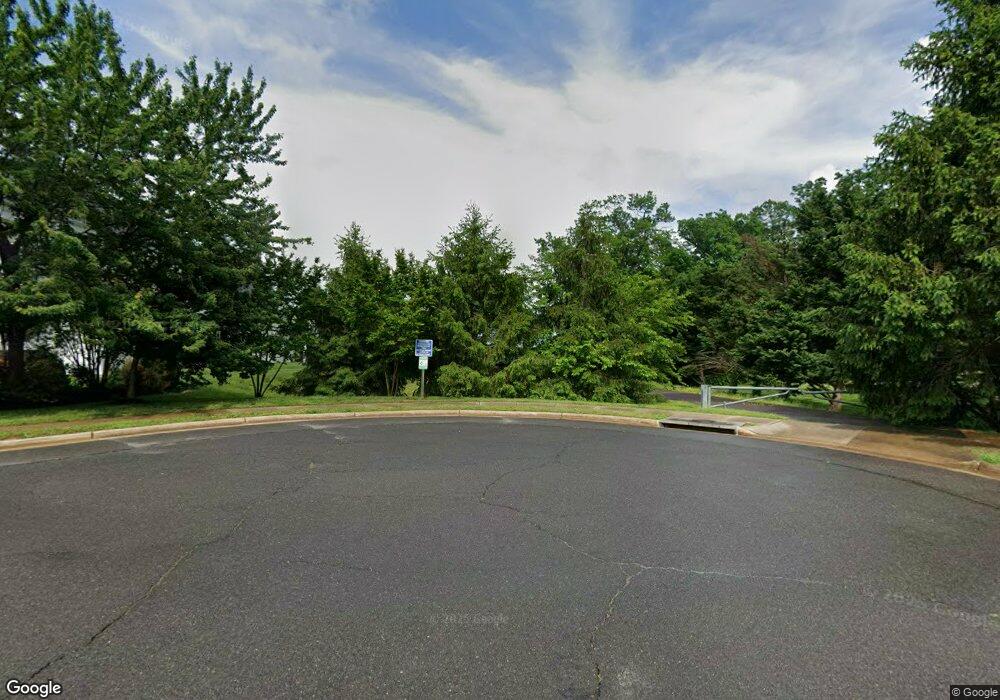 9233 Haines Dr, Lorton, VA 22079 - photo 1