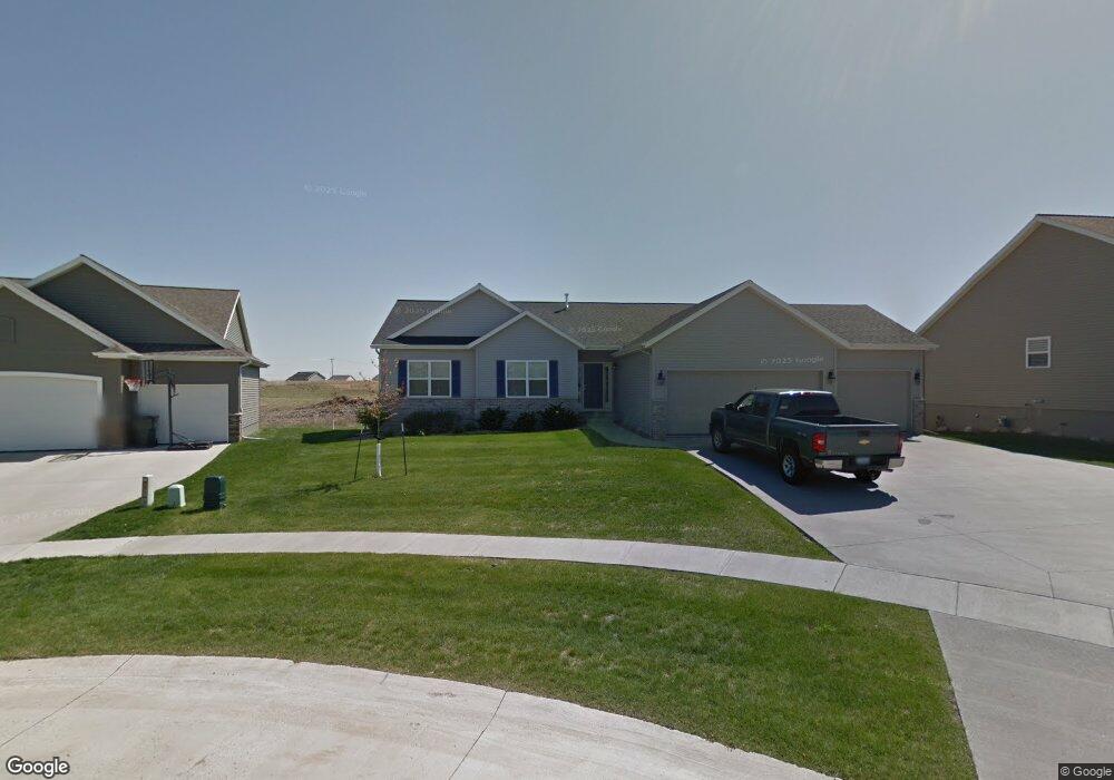 2917 Hillsboro Ct SW, Cedar Rapids, IA 52404 - photo 1