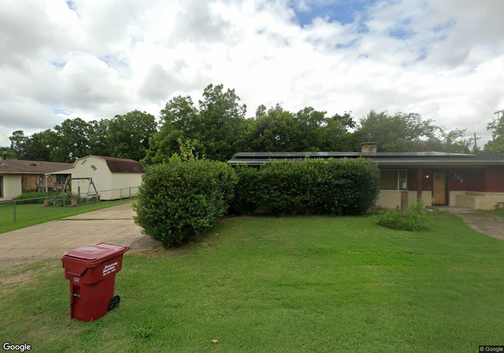 707 N 6th St, Hugo, OK 74743 - photo 1