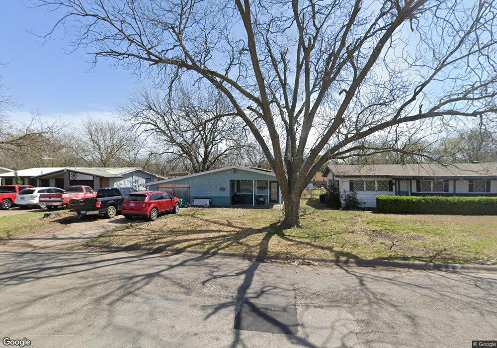 905 Phillips St, Cleburne, TX 76033 - photo 1
