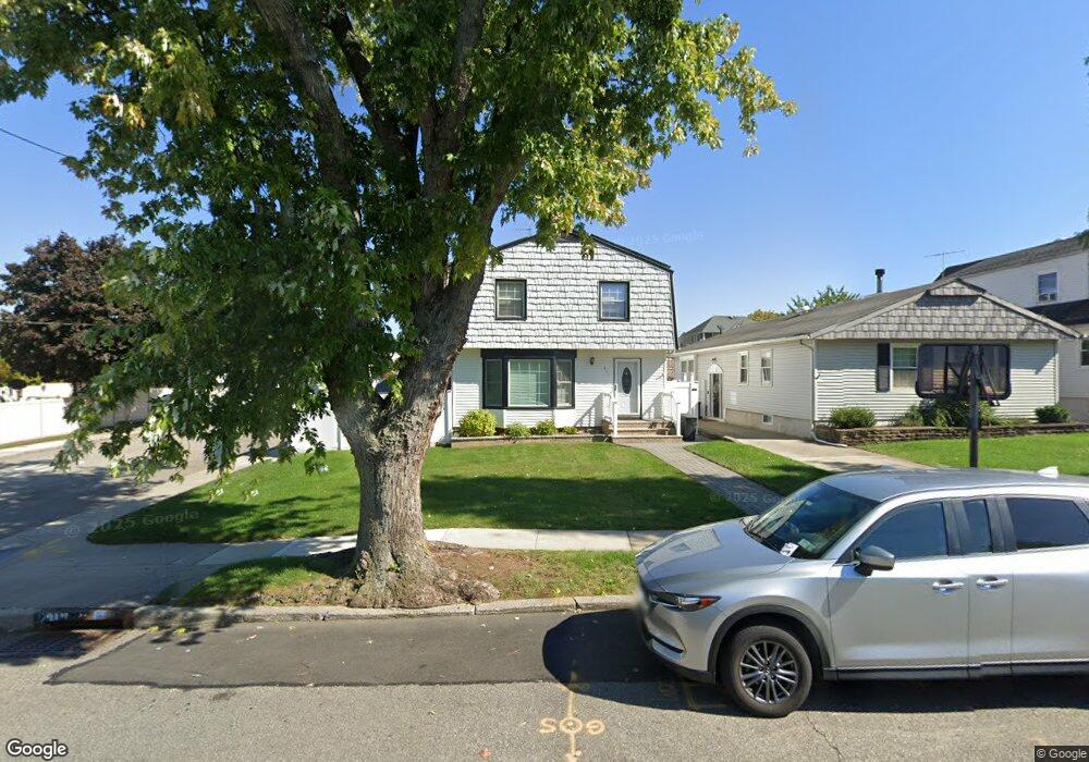 511 Maguire Ave, Staten Island, NY 10309 - photo 1