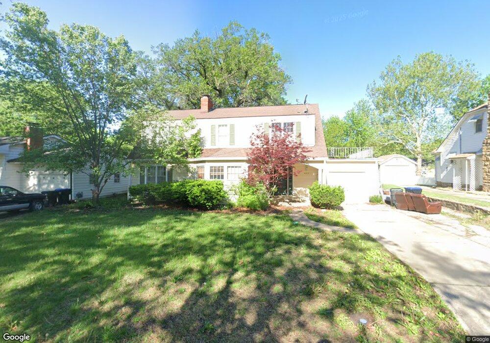 627 SW Grandview Ave, Topeka, KS 66606 - photo 1