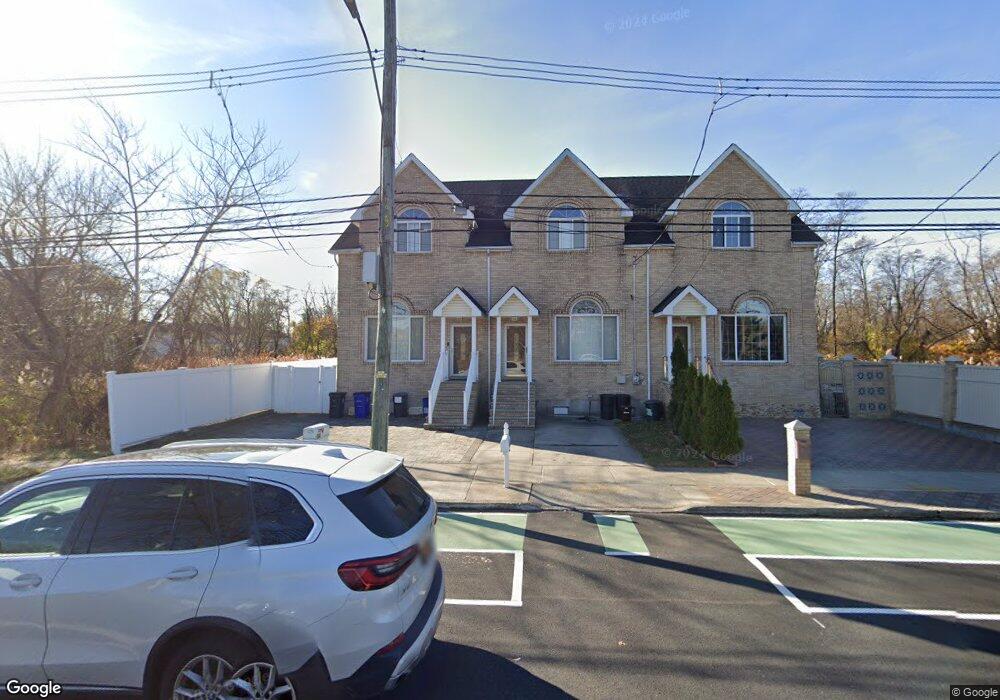 584 Seaview Ave, Staten Island, NY 10305 - photo 1