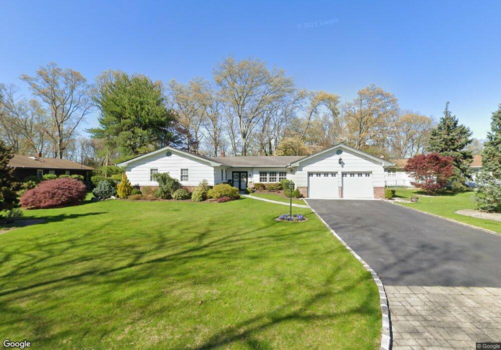 5 Long Bow Ln, ComMacK, NY 11725 - photo 1