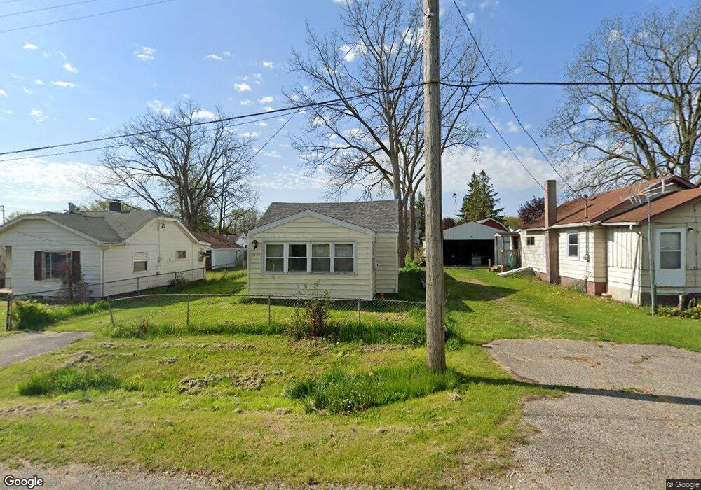 1129 W Boatfield Ave, Flint, MI 48507 - photo 1