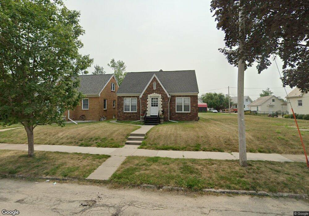 2044 D St SW, Cedar Rapids, IA 52404 - photo 1