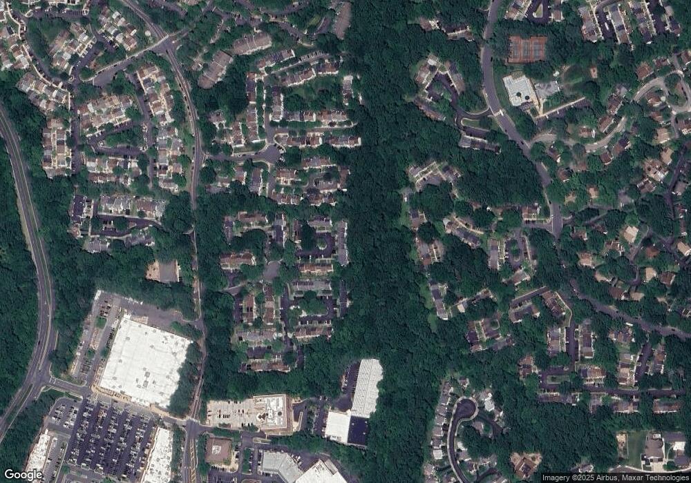 10207 Roberts Common Ln, Burke, VA 22015 - photo 1