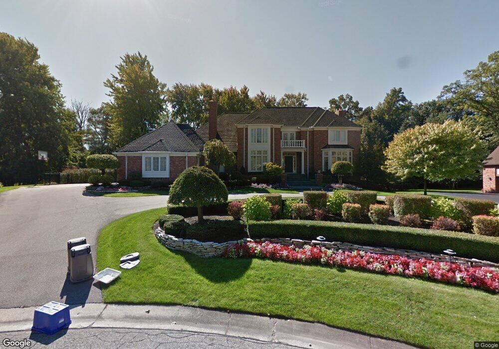 972 Wellsley Ct, Bloomfield Hills, MI 48304 - photo 1