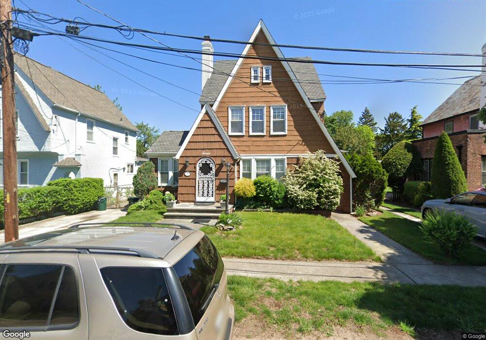 7 May Ct, West Hempstead, NY 11552 - photo 1