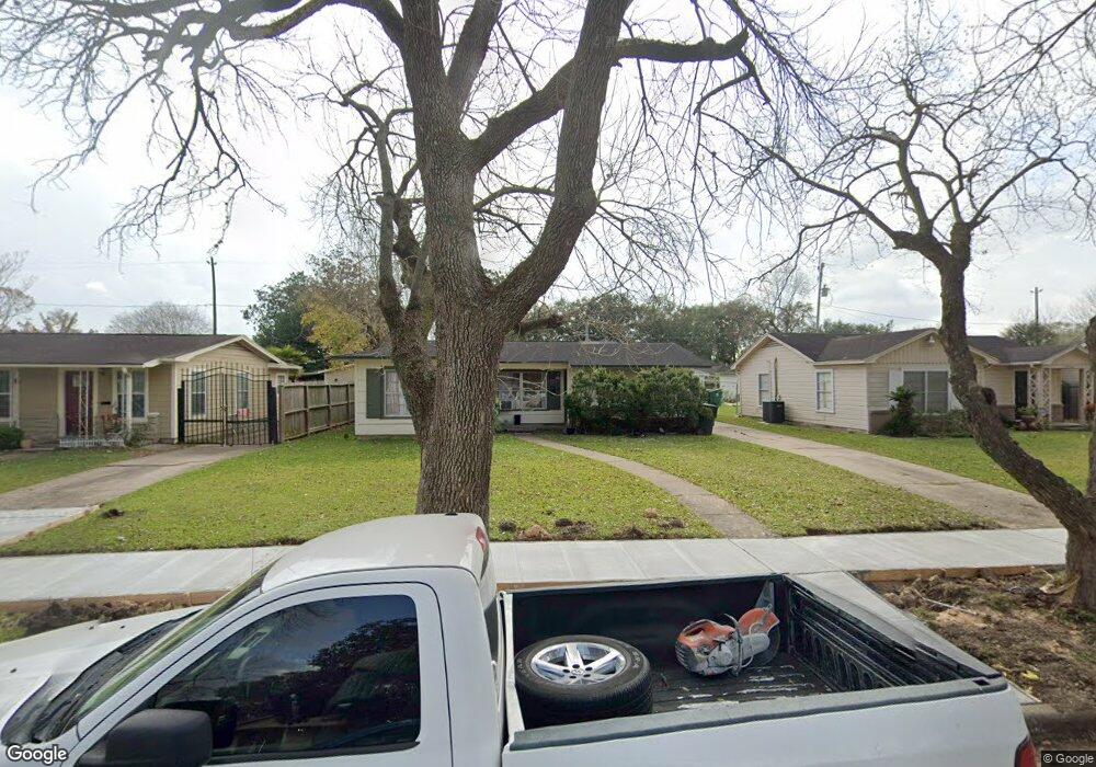7622 Hereford St, Houston, TX 77087 - photo 1