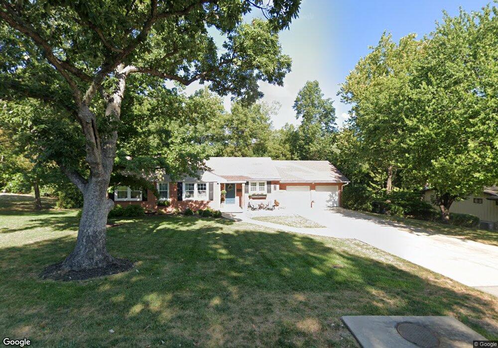 6315 Robinhood Ln, Shawnee, KS 66203 - photo 1