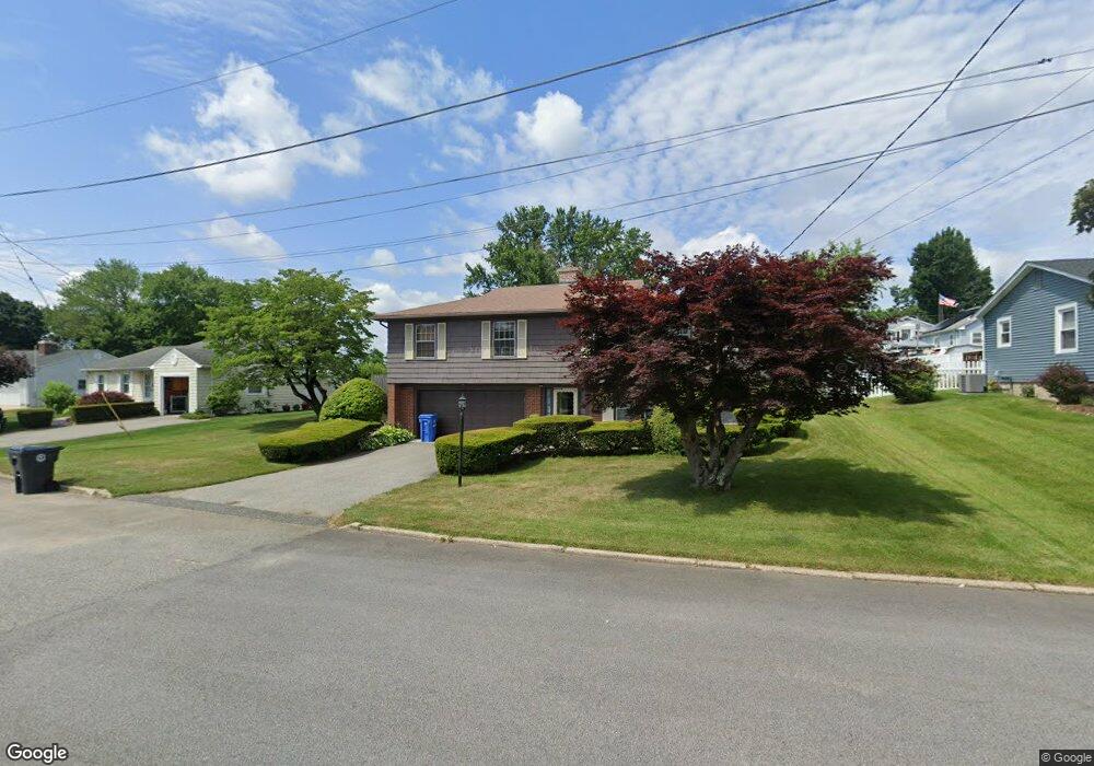 14 Meadowcrest Dr, Cumberland, RI 02864 - photo 1