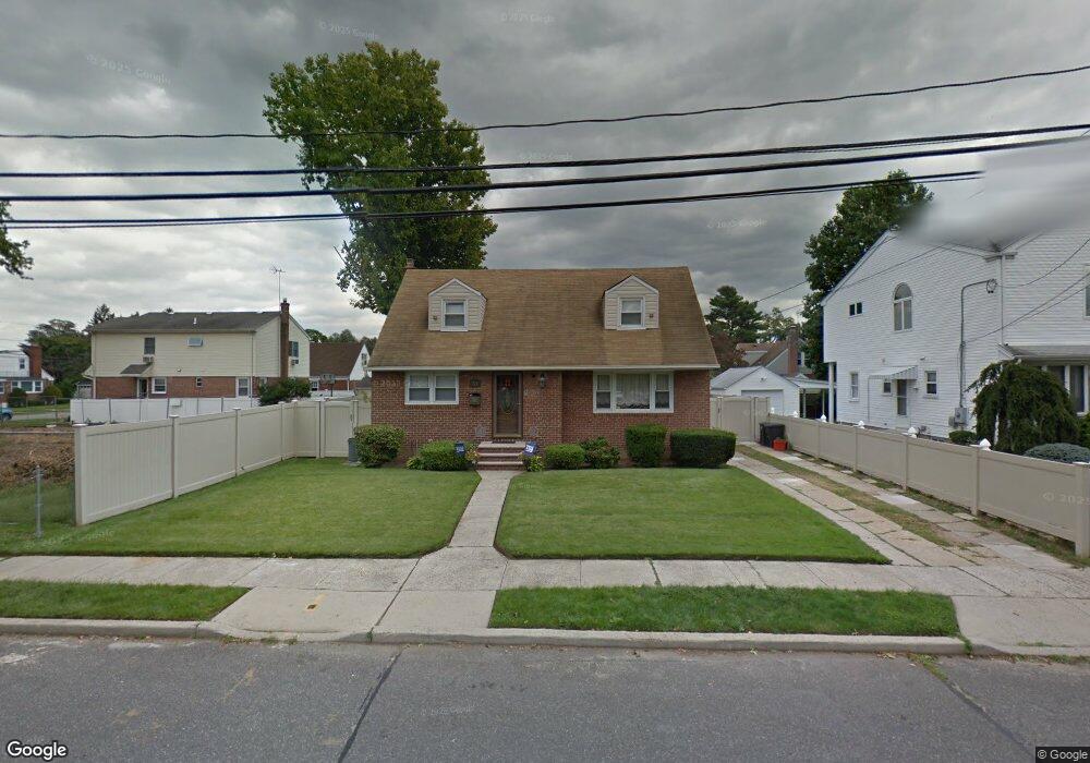 204 Roxbury Rd S, Garden City, NY 11530 - photo 1