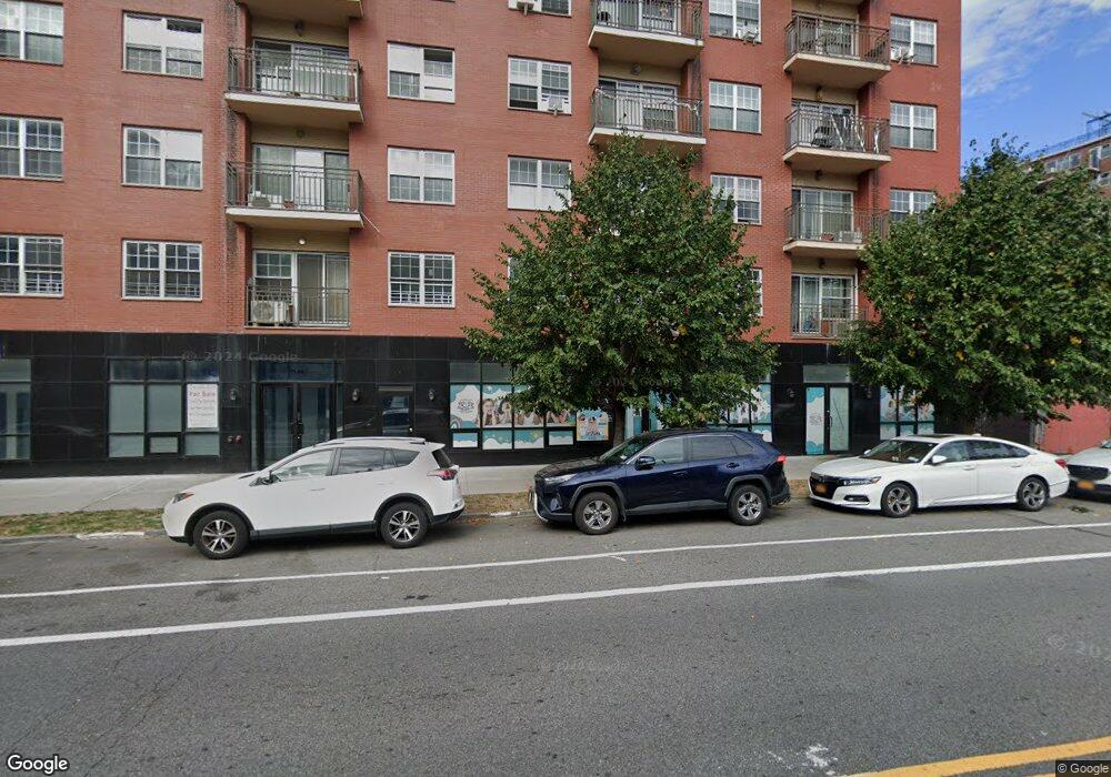 7166 Parsons Blvd unit 6A, Fresh Meadows, NY 11365 - photo 1