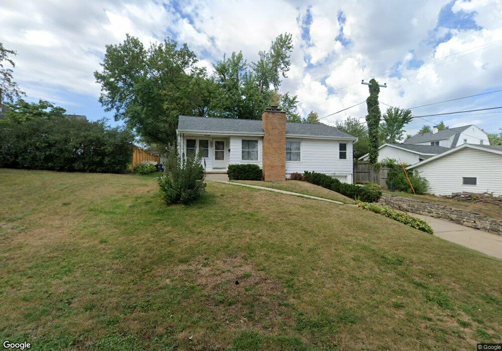 1015 32nd St SE, Cedar Rapids, IA 52403 - photo 1