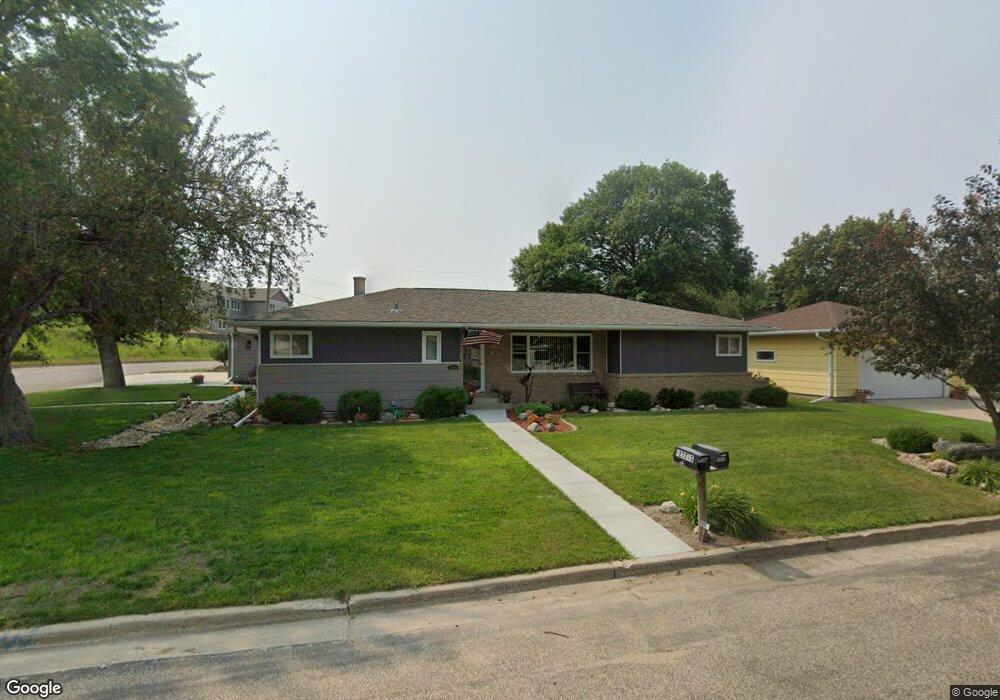 1026 6th Ave SW, Jamestown, ND 58401 - photo 1