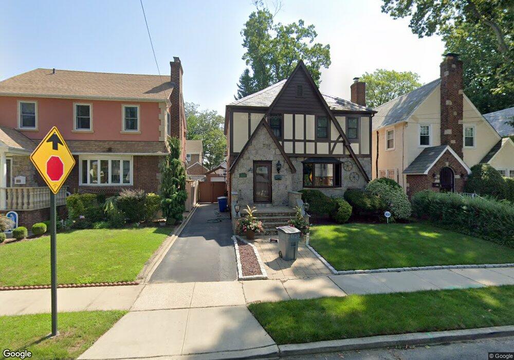 2723 164th St, Flushing, NY 11358 - photo 1