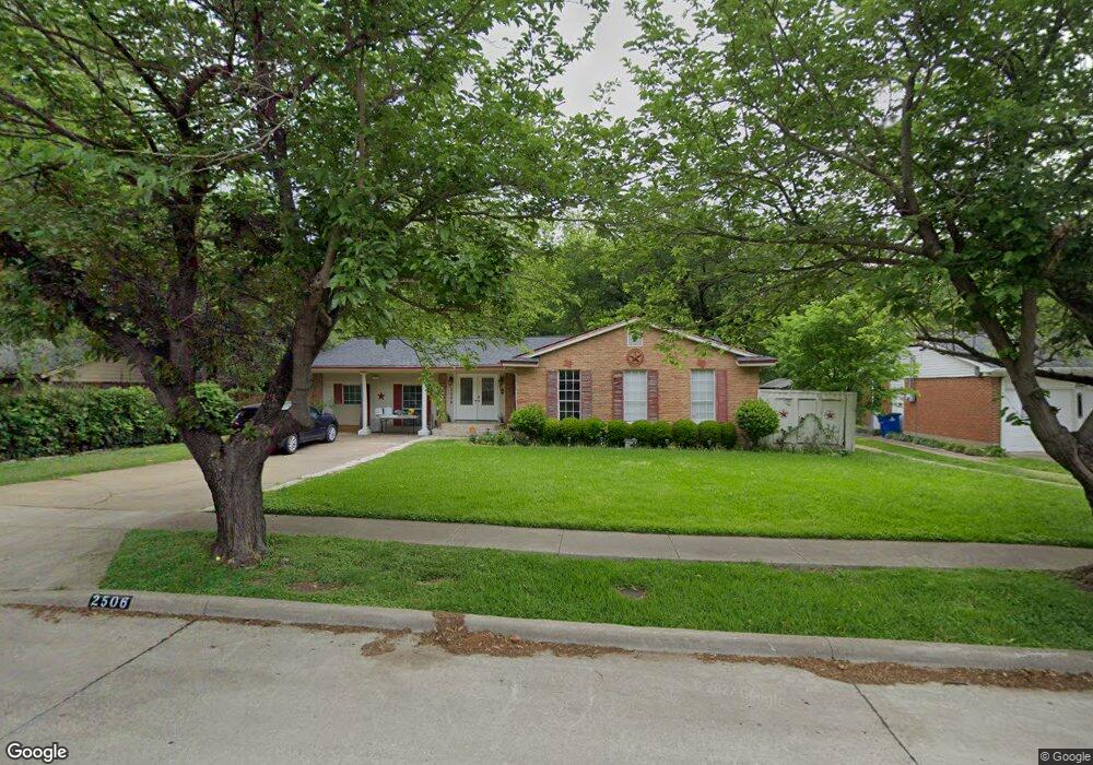 2506 Woodlawn Dr, Ennis, TX 75119 - photo 1