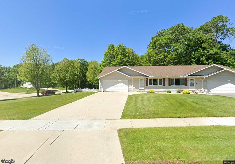 621 Lous Way, Slinger, WI 53086 - photo 1