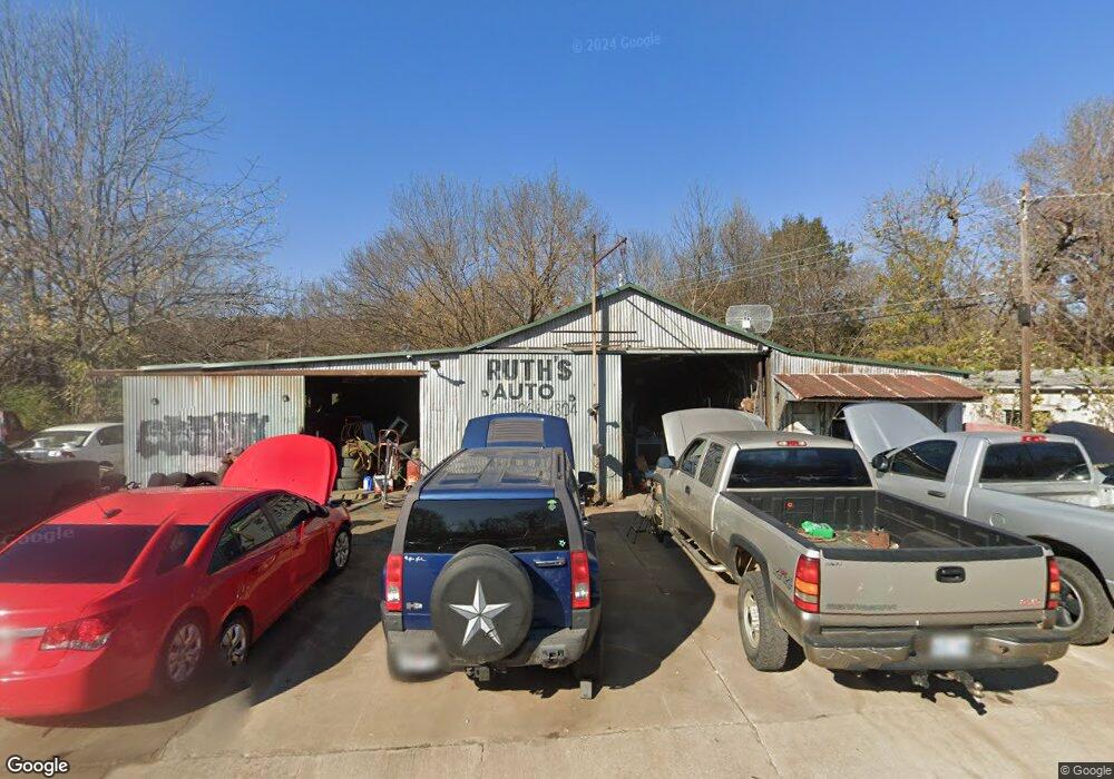 919 N Frisco Ave, Henryetta, OK 74437 - photo 1