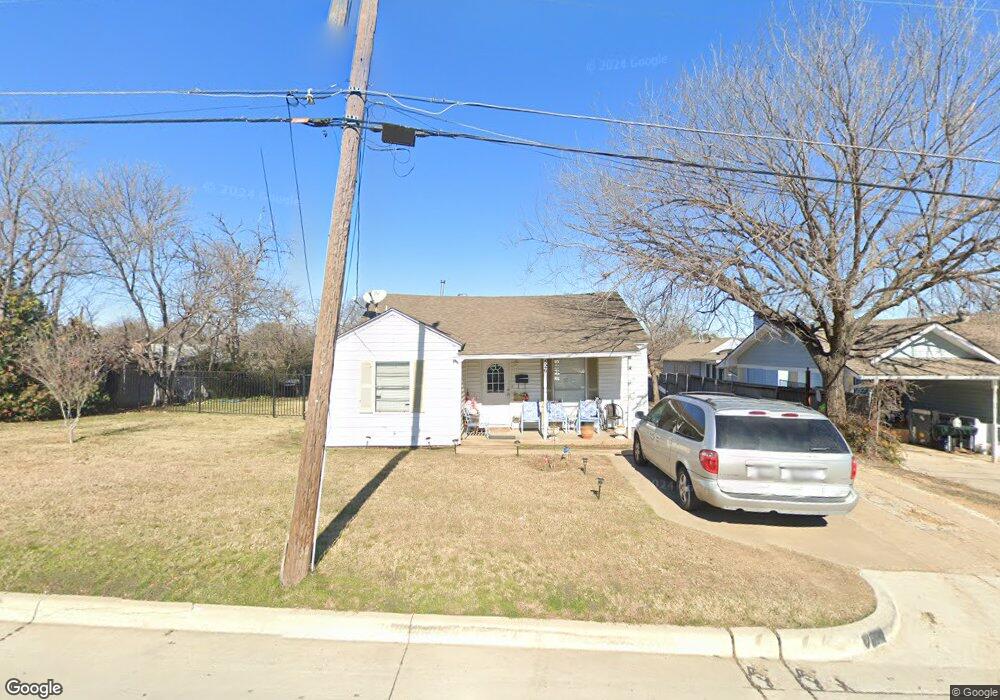 526 Hill St, Grand Prairie, TX 75050 - photo 1