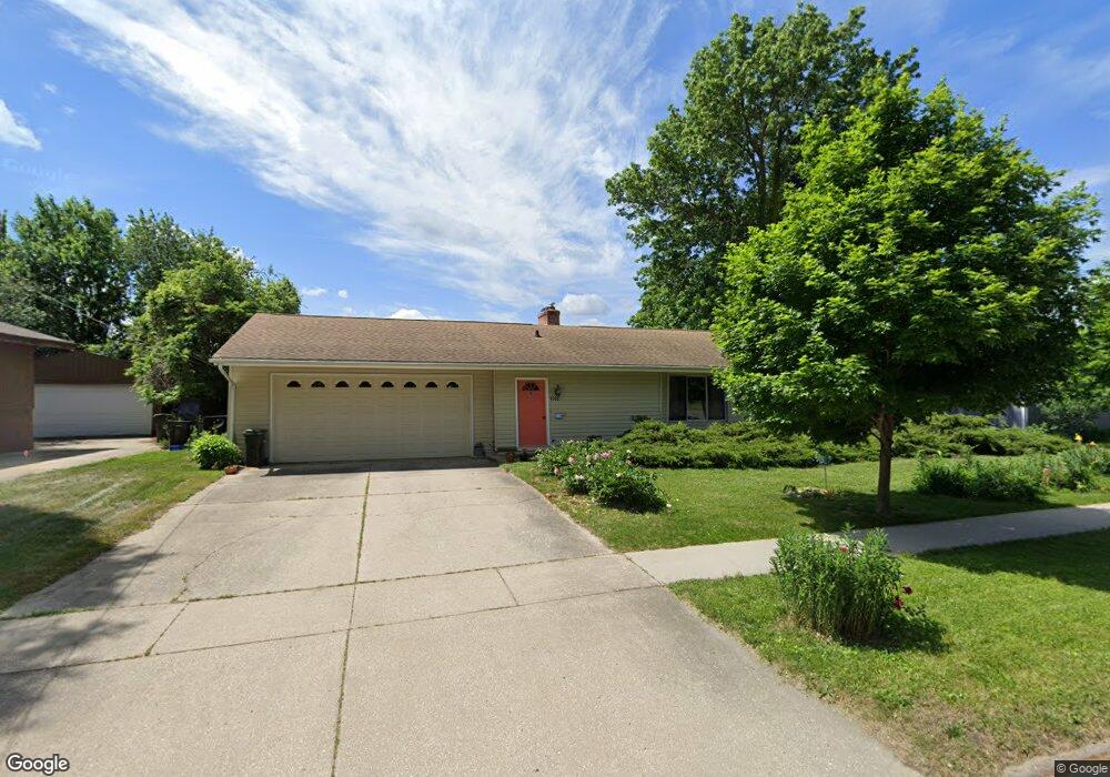 1602 W 18th St, Cedar Falls, IA 50613 - photo 1