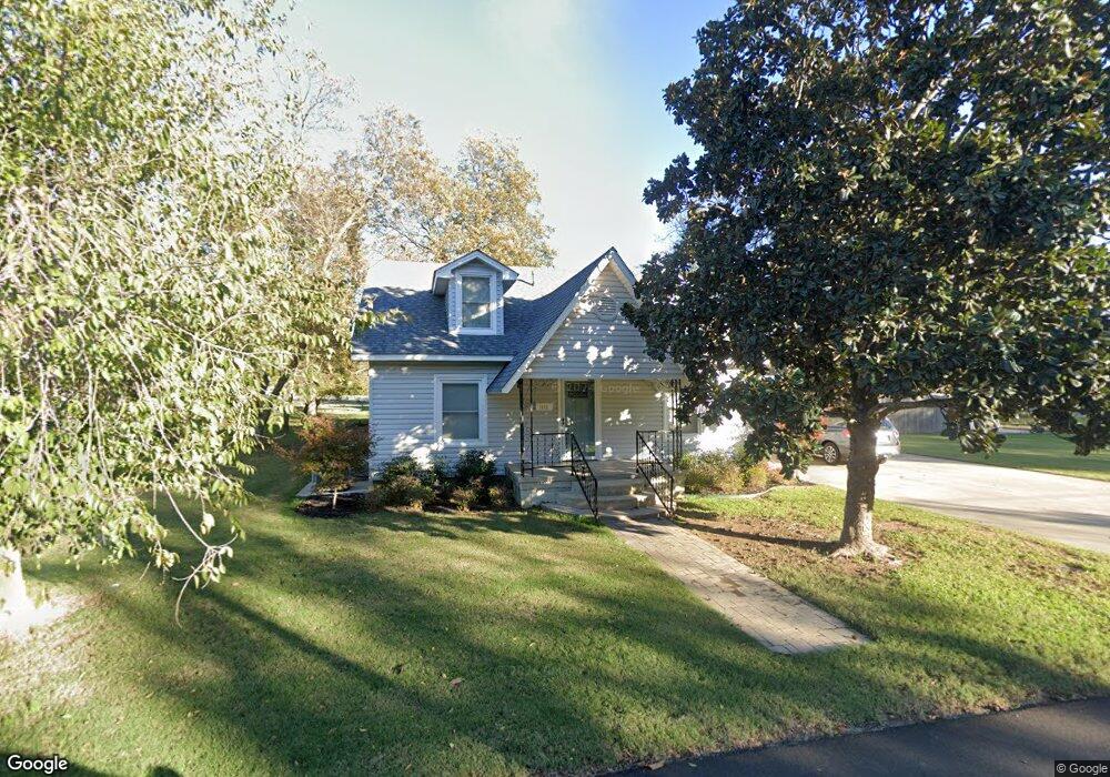 1705 S Maple St, Stuttgart, AR 72160 - photo 1