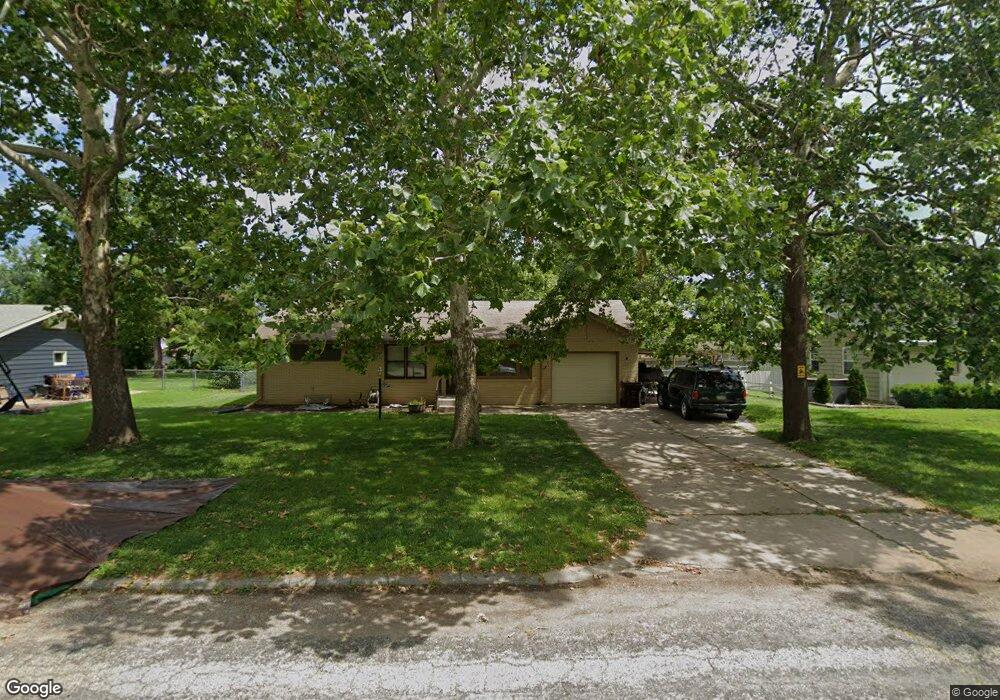 1310 Lyndon Rd, McPherson, KS 67460 - photo 1